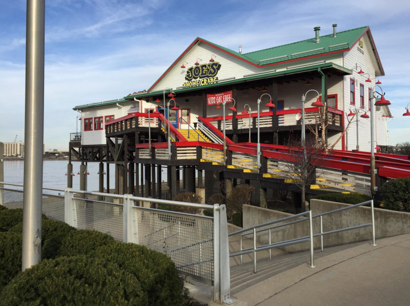 How is the restaurant on Waterfront Park still empty?